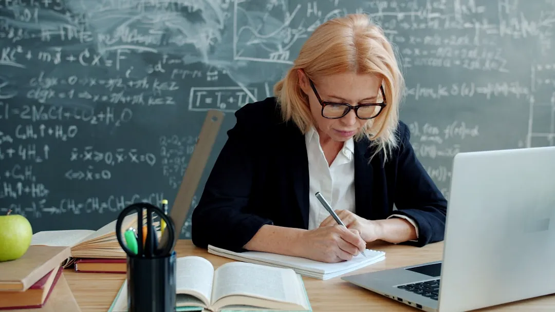 Navigating Academic Integrity: The Tension of AI-Generated Feedback in Expert Reviews